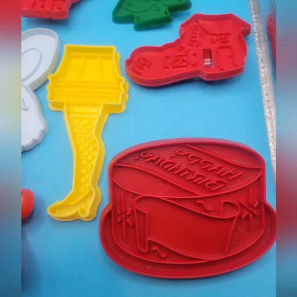 Vintage Plastic Cookie Cutters Lot - Picture 3 of 7